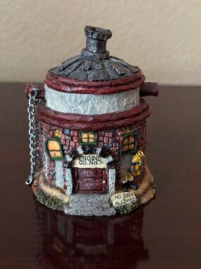 2001 Boyds Bears Roadside American 33 1/3 Hero’s Hook and Ladder Fire House #7